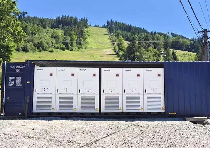 Battery energy storage system providing backup power for commercial and industrial facilities during grid outage
