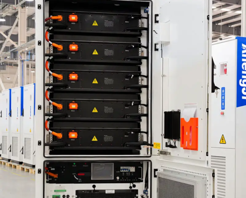 internal layout of 261kWh liquid-cooled ESS cabinet with battery packs, liquid cooling system and integrated BMS for high-performance energy storage